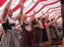 BadSCHUSSENRIED-Dirndl-Weltrekord-141004-04-10-2014-Bodenseecommunity-seechat_de-DSCF4732.JPG