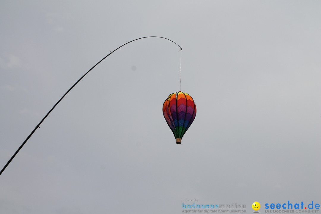 Eglofser Feuerzauber mit Ballongluehen: Eglofs - Wangen im Allgaeu, 01.05.2