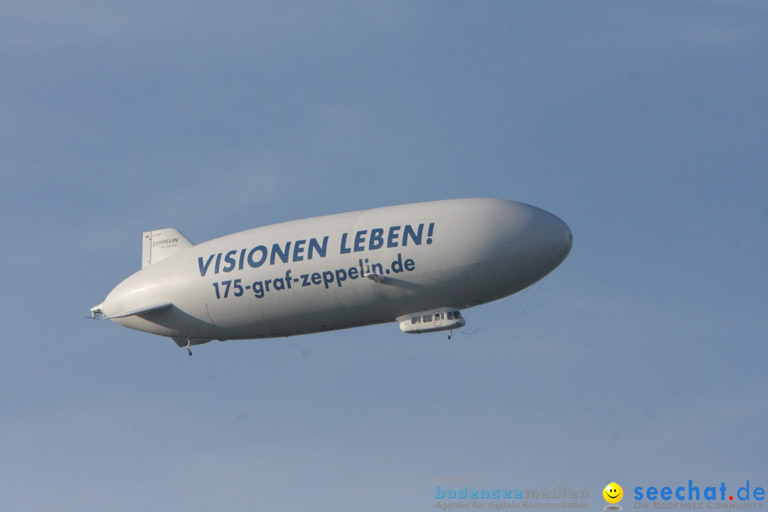 Zwei Zeppelin NT im Formations-Flug: Friedrichshafen am Bodensee, 19.10.201