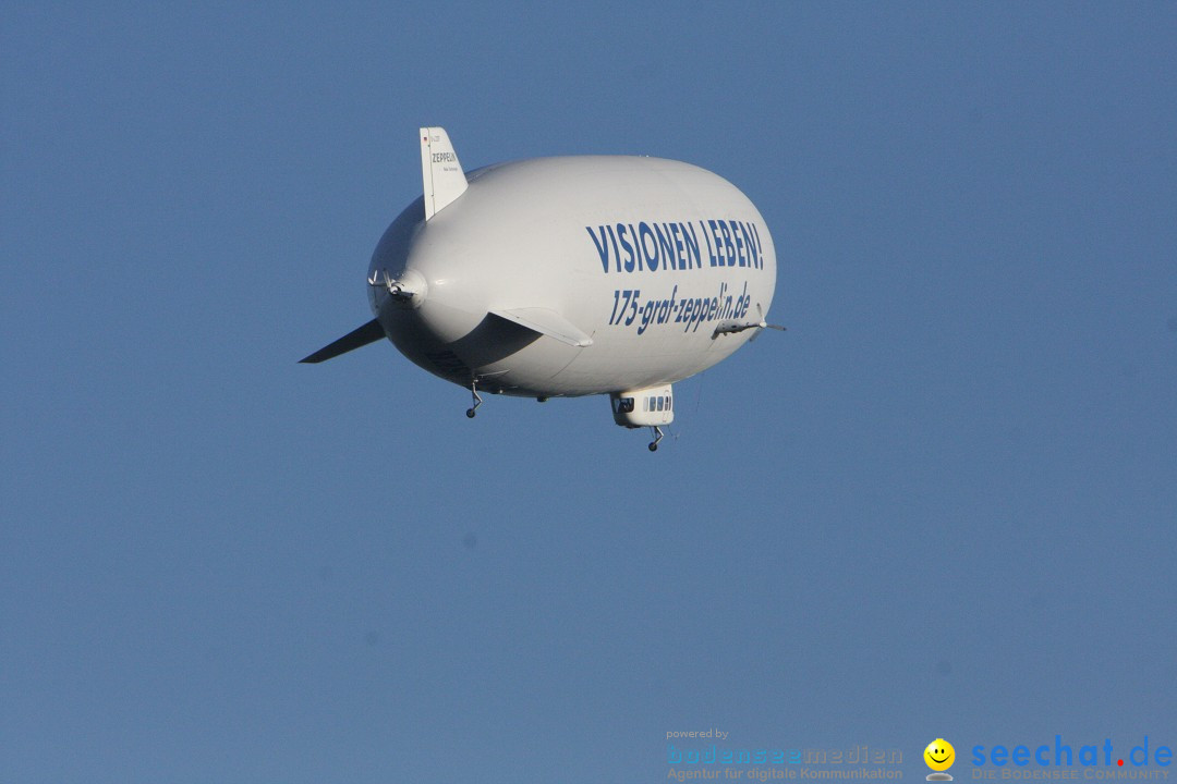 Zwei Zeppelin NT im Formations-Flug: Friedrichshafen am Bodensee, 19.10.201