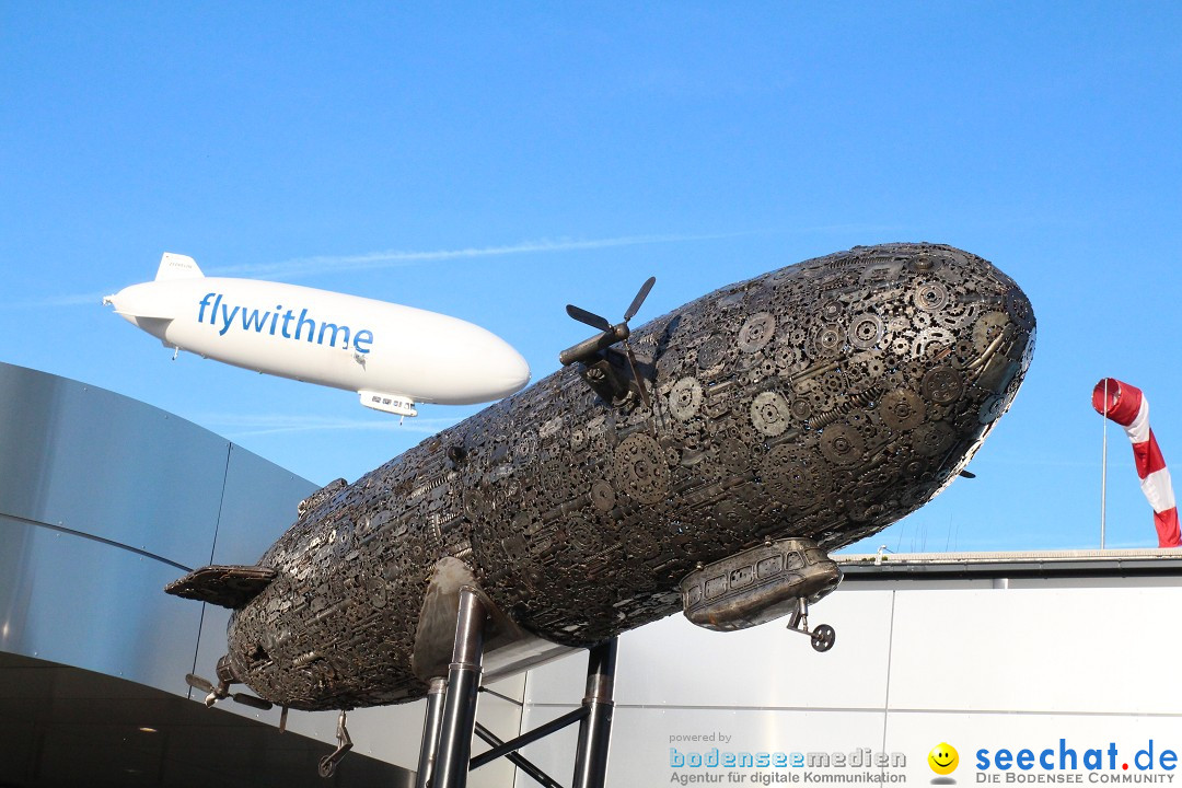 Zwei Zeppelin NT im Formations-Flug: Friedrichshafen am Bodensee, 19.10.201