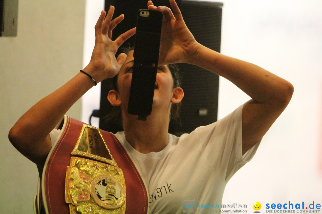 Rola El-Halabi vs. Victoria Cisneros: WM Boxkampf: Ulm, 10.05.2014