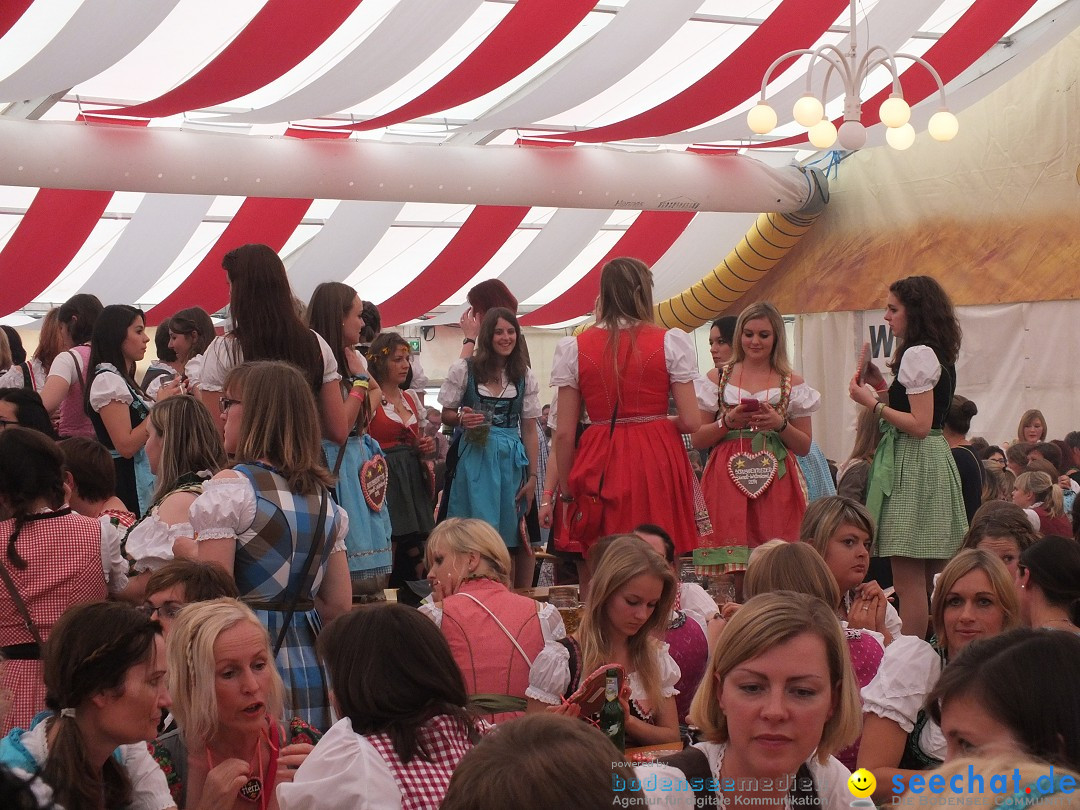Dirndl-Weltrekord: Bad-Schussenried am Bodensee, 04.10.2014