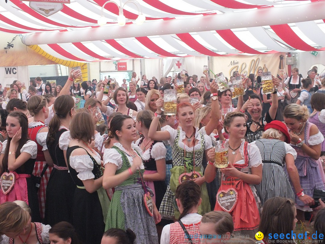 Dirndl-Weltrekord: Bad-Schussenried am Bodensee, 04.10.2014