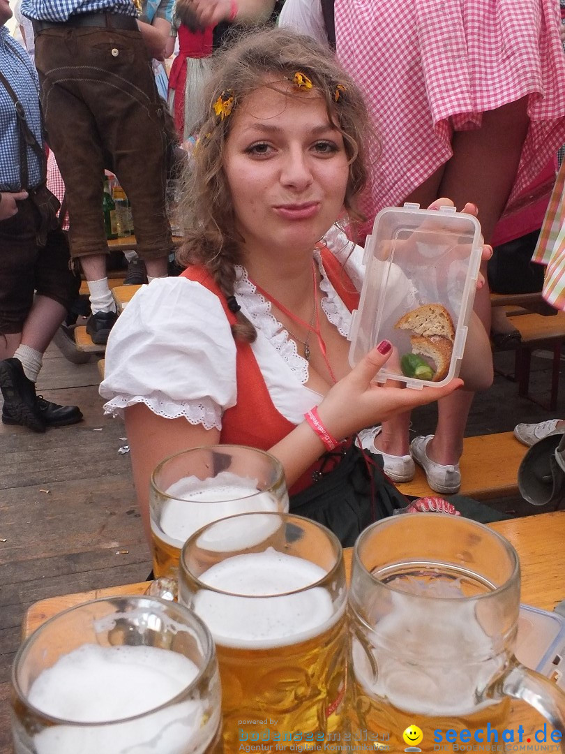 Dirndl-Weltrekord: Bad-Schussenried am Bodensee, 04.10.2014