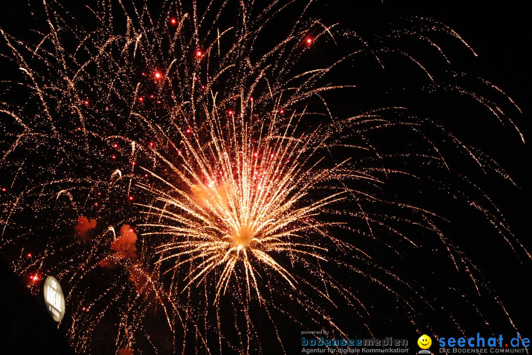 Feuerwerk am Himmel in Neuhausen am Rheinfall, 31.07.2017