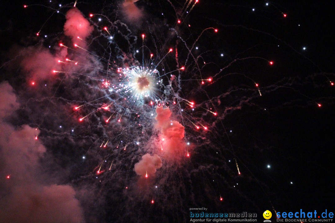 Feuerwerk am Himmel in Neuhausen am Rheinfall, 31.07.2017