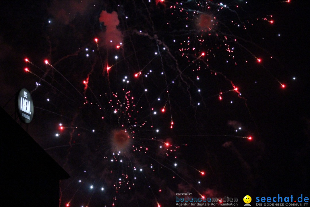 Feuerwerk am Himmel in Neuhausen am Rheinfall, 31.07.2017