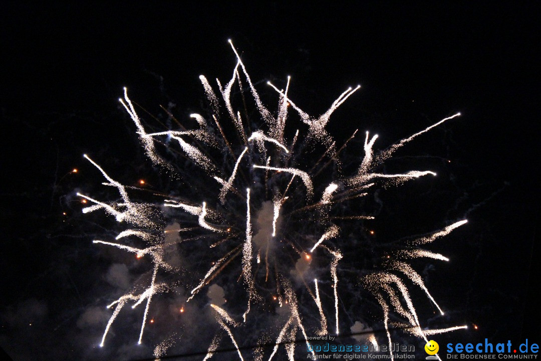 Feuerwerk am Himmel in Neuhausen am Rheinfall, 31.07.2017
