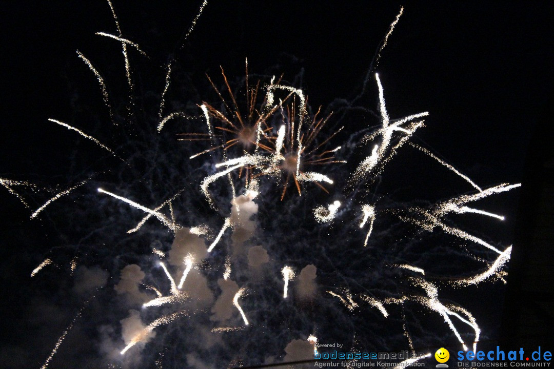 Feuerwerk am Himmel in Neuhausen am Rheinfall, 31.07.2017