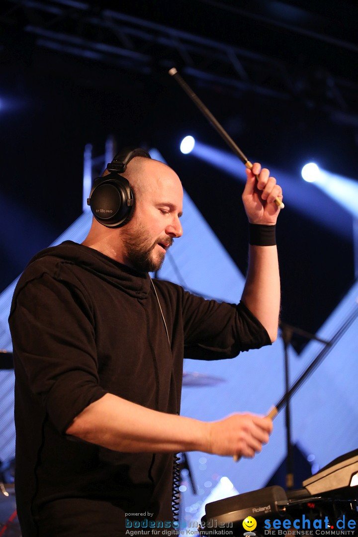 SOLARFAKE und Adam is a Girl - Caserne: Friedrichshafen am Bodensee, 31.01.