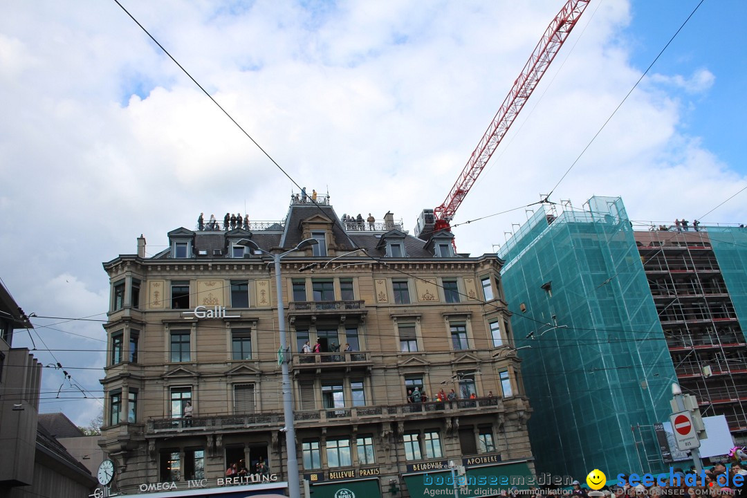 Sechselaeuten Umzug der Zuenfte: Zuerich, 17.04.2023