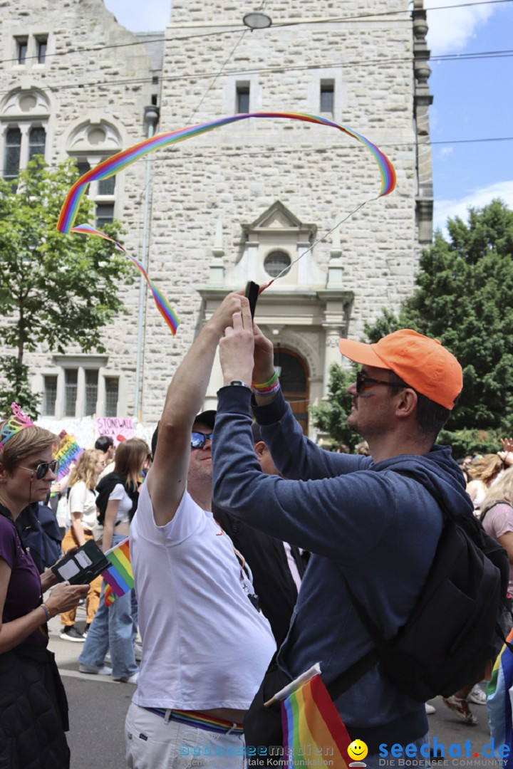 ZURICH PRIDE FESTIVAL: Zuerich - Schweiz, 15.06.2024